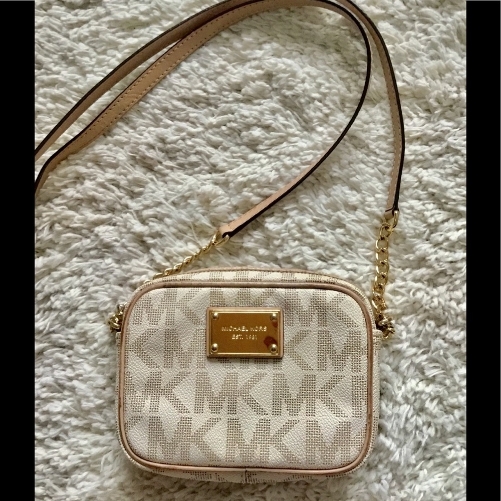 Michael Kors Jetsetter Crossbody Purse